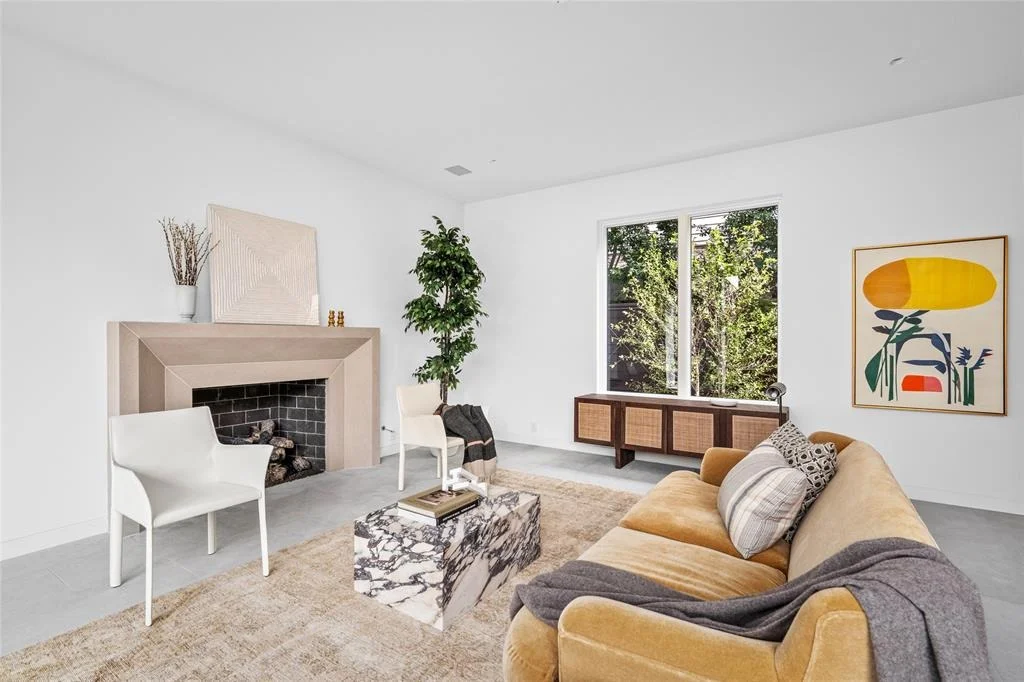 Photo of 2215 Albans Road
