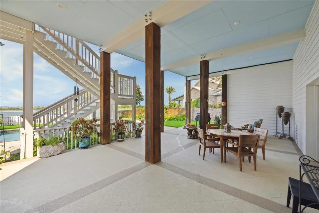 Photo of 18607 Upper Bay Road Road