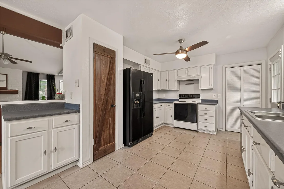 Photo of 10014 Walnut Glen Drive