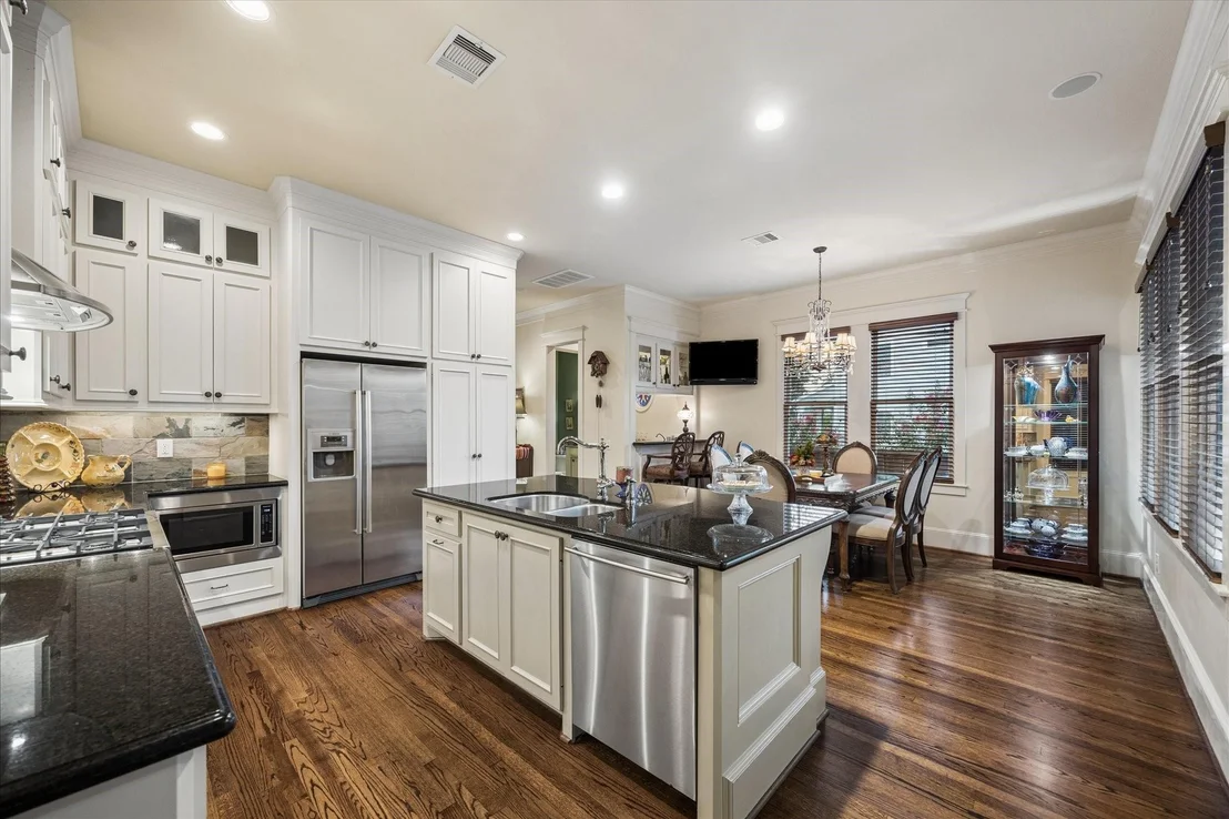 Photo of 809 W 9th Street