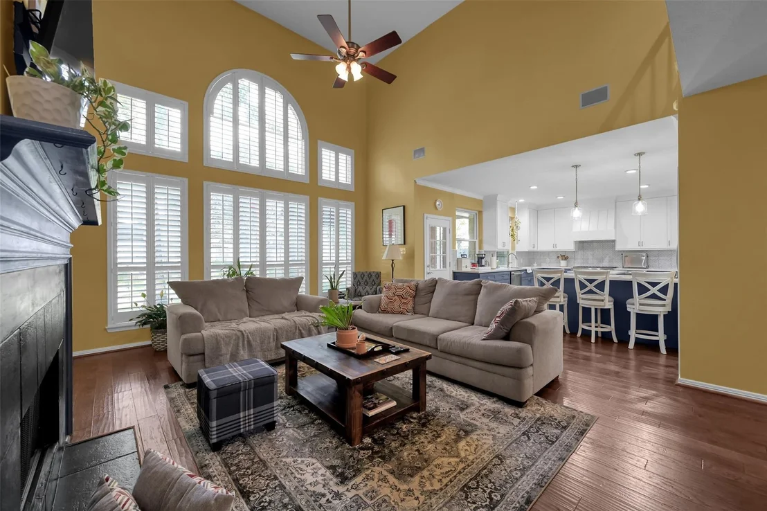 Photo of 143 S Goldenvine Circle