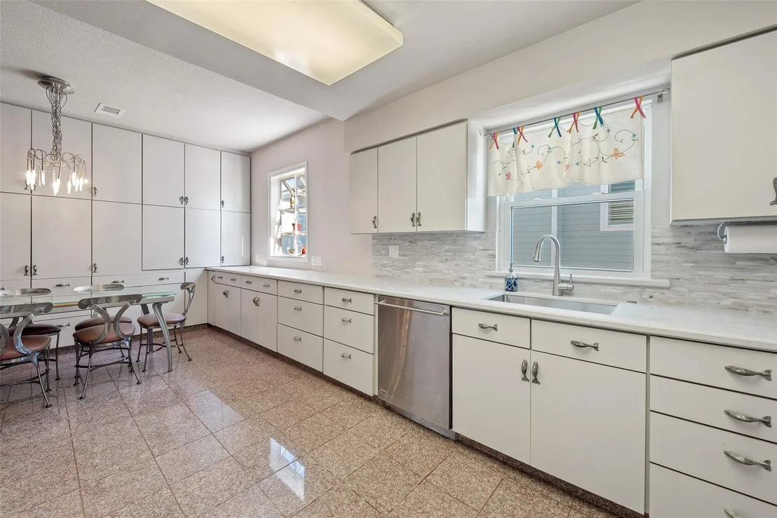 Photo of 1334 Outrigger