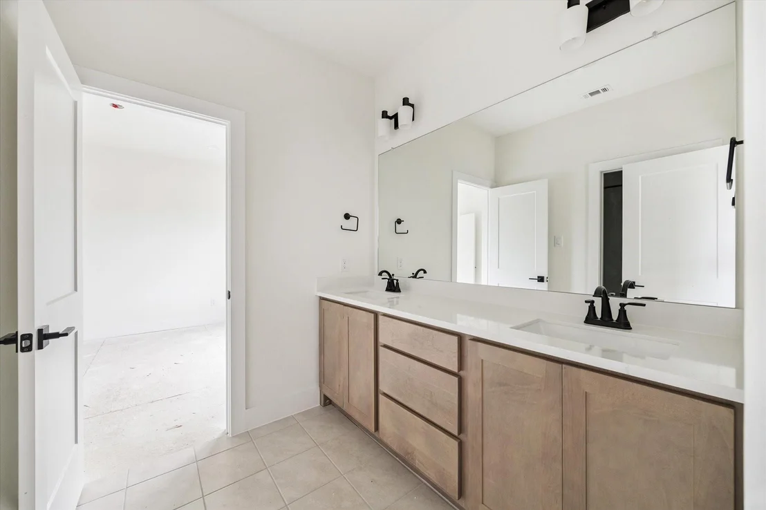 Photo of 2211 Saxon Drive