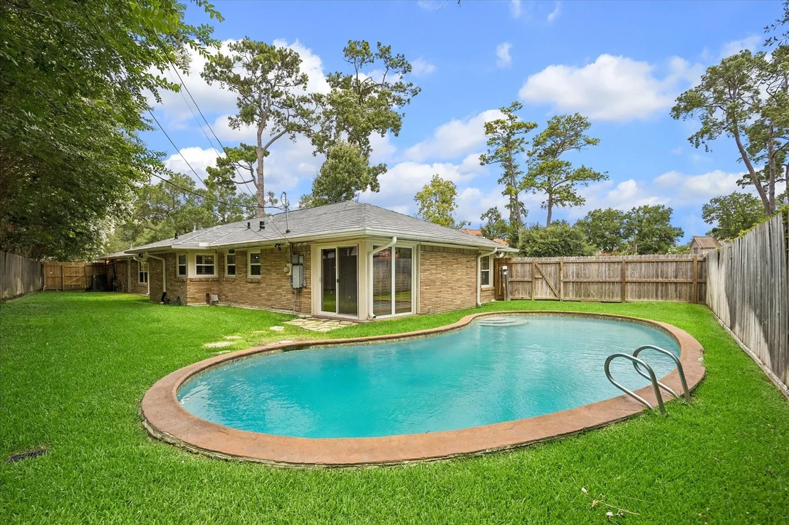 Photo of 8443 Westview Drive