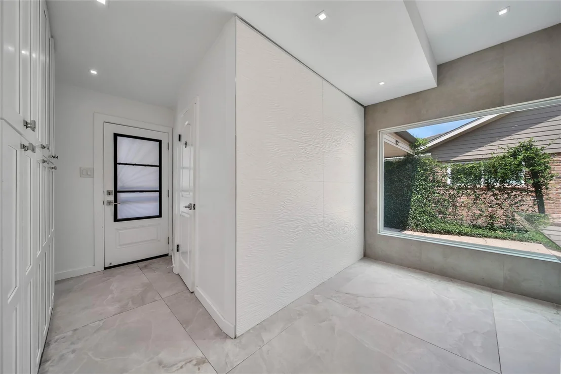 Photo of 1030 Chantilly Lane