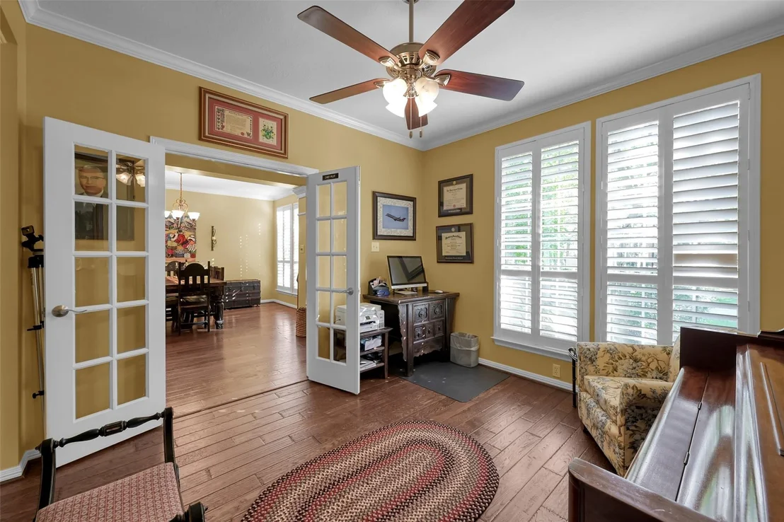 Photo of 143 S Goldenvine Circle