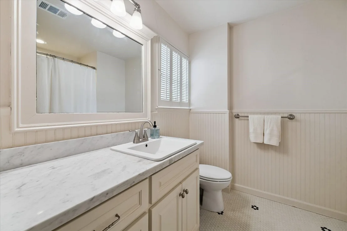 Photo of 6143 Chevy Chase Drive