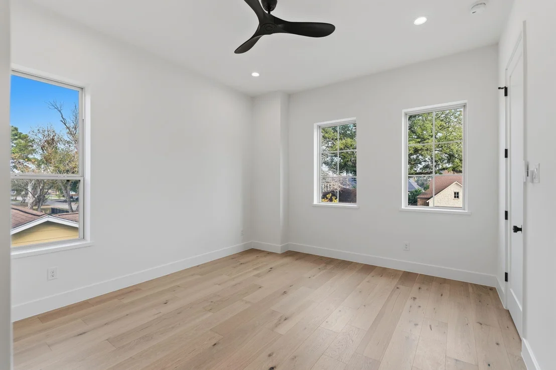 Photo of 1933 Ridgemore Drive