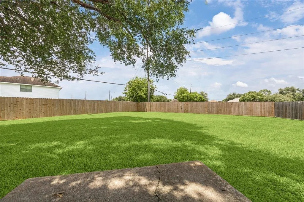 Photo of 1006 W Brompton Drive