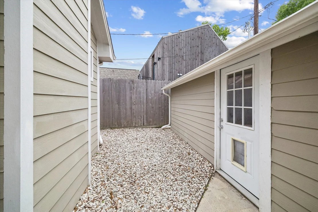 Photo of 2108 White Oak Drive
