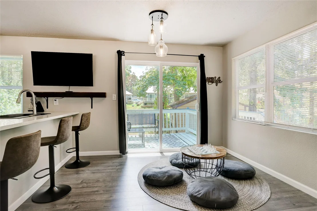 Photo of 261 Commodore Drive