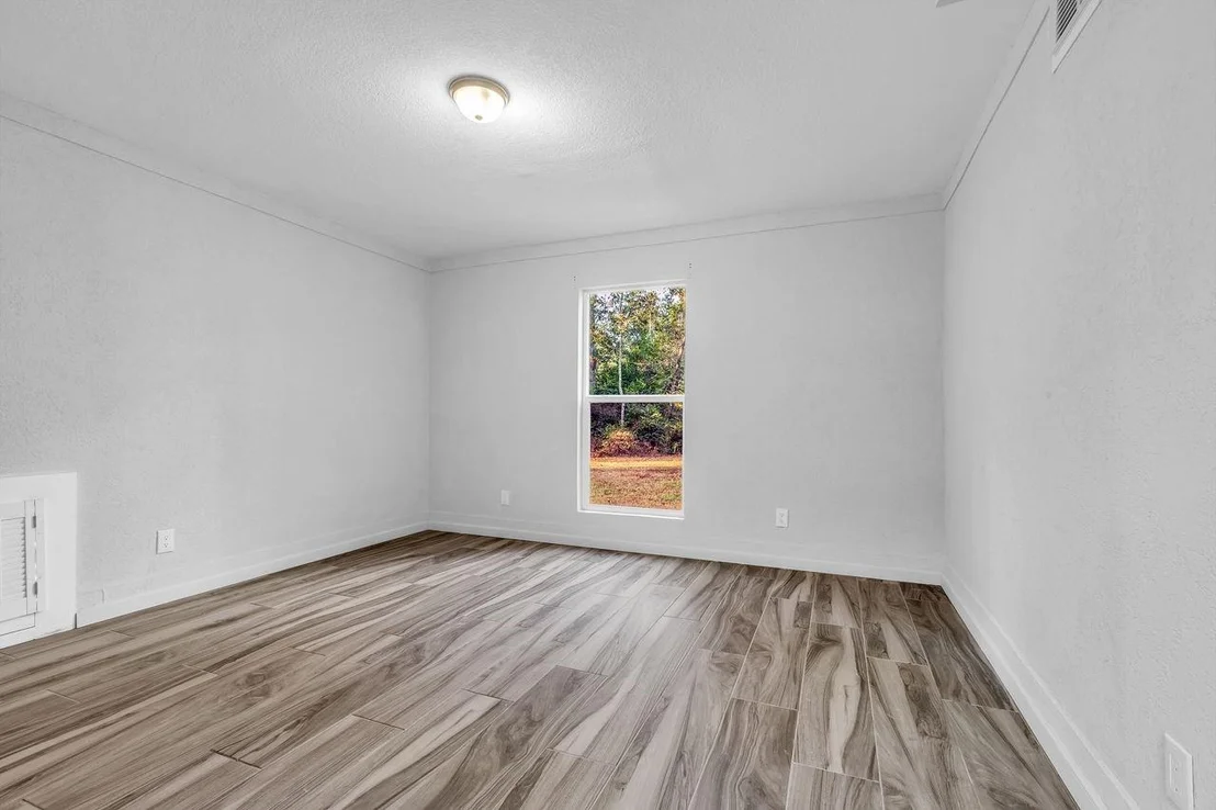 Photo of 83 White Oak Drive N