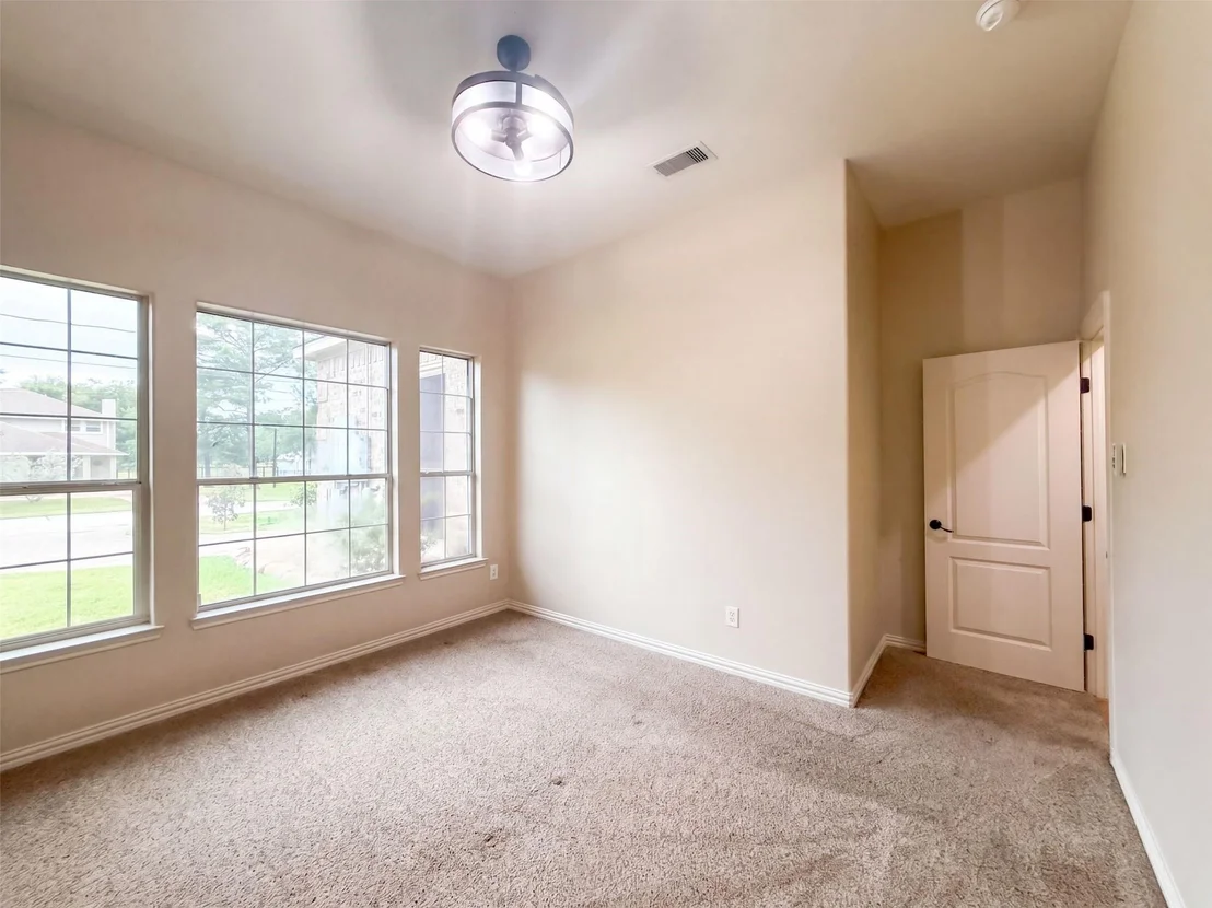 Photo of 1005 Lewis Drive