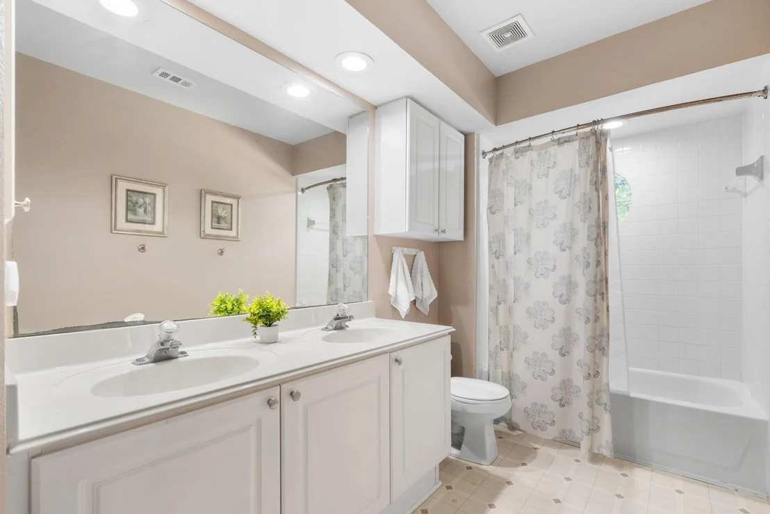 Photo of 15 S Piney Plains Circle