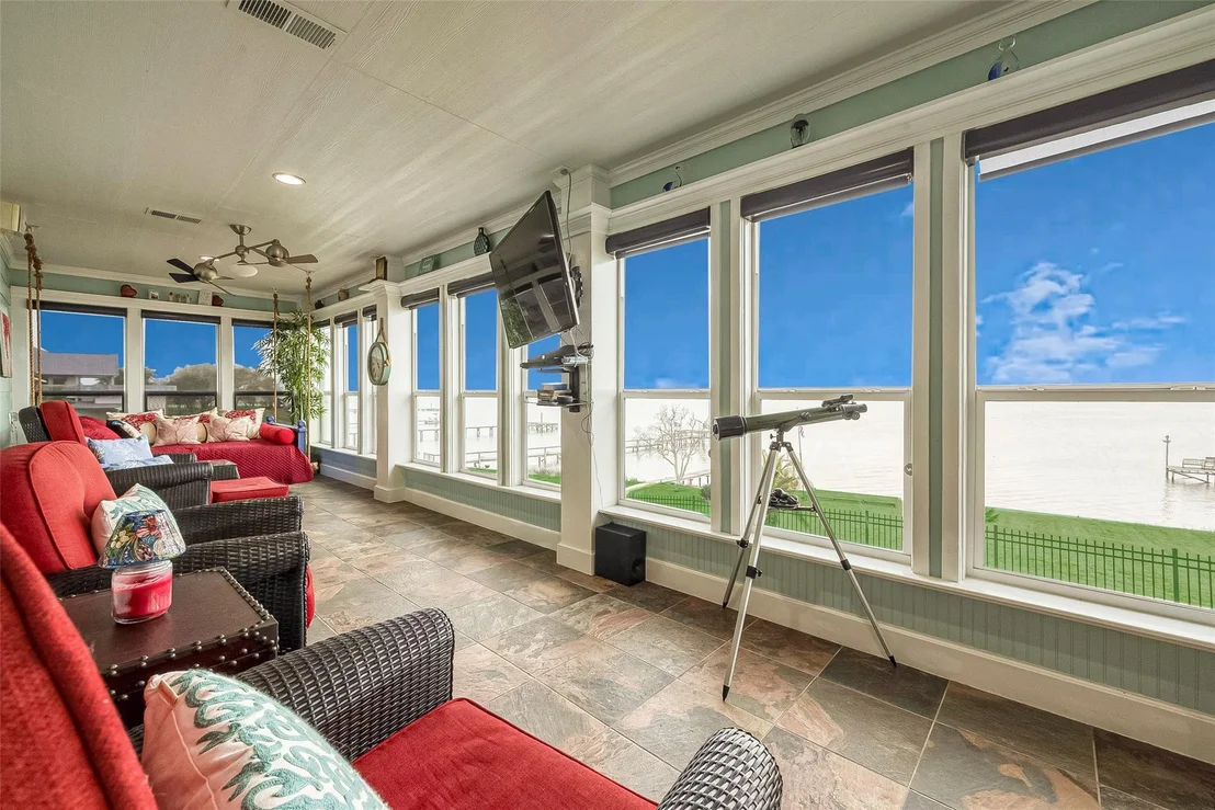 Photo of 792 W Bayshore Drive