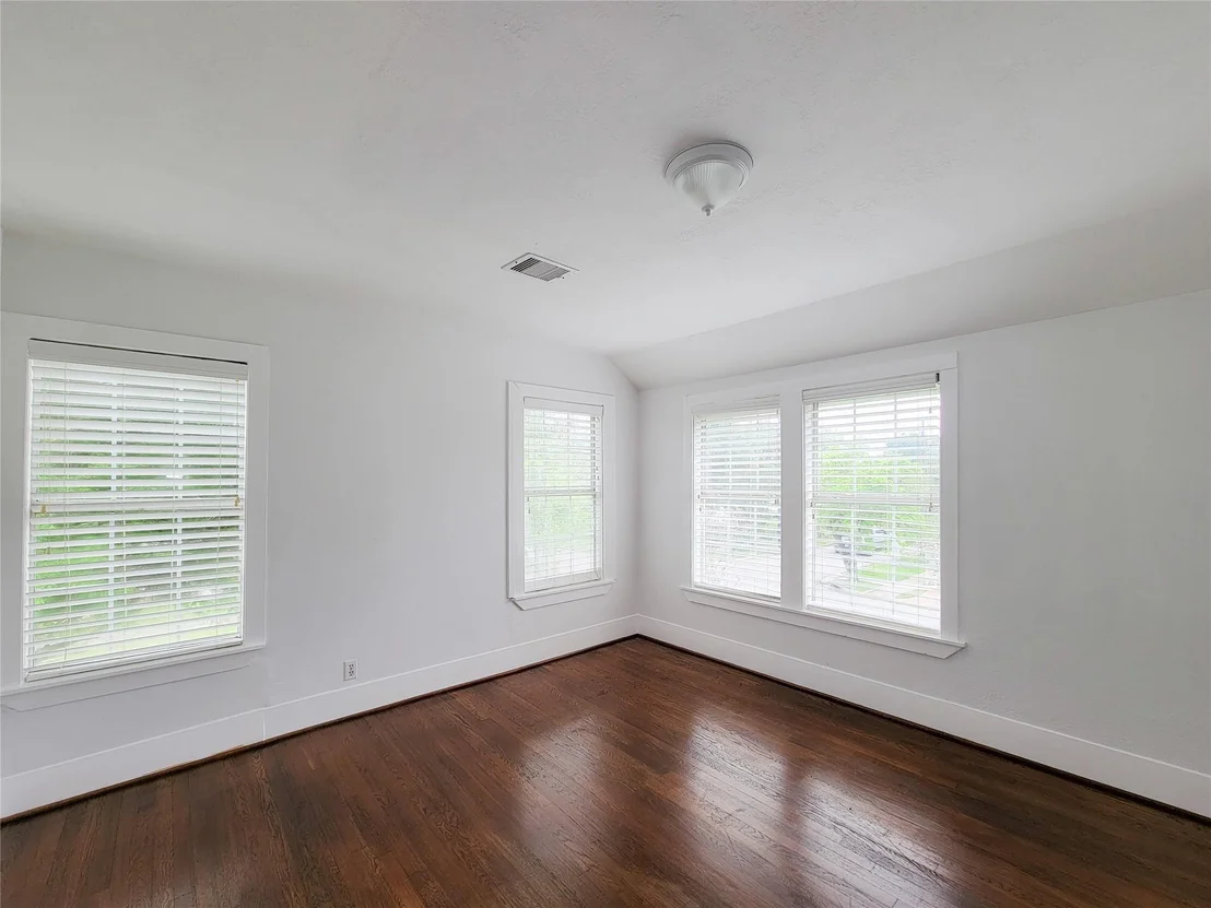 Photo of 8355 Wier