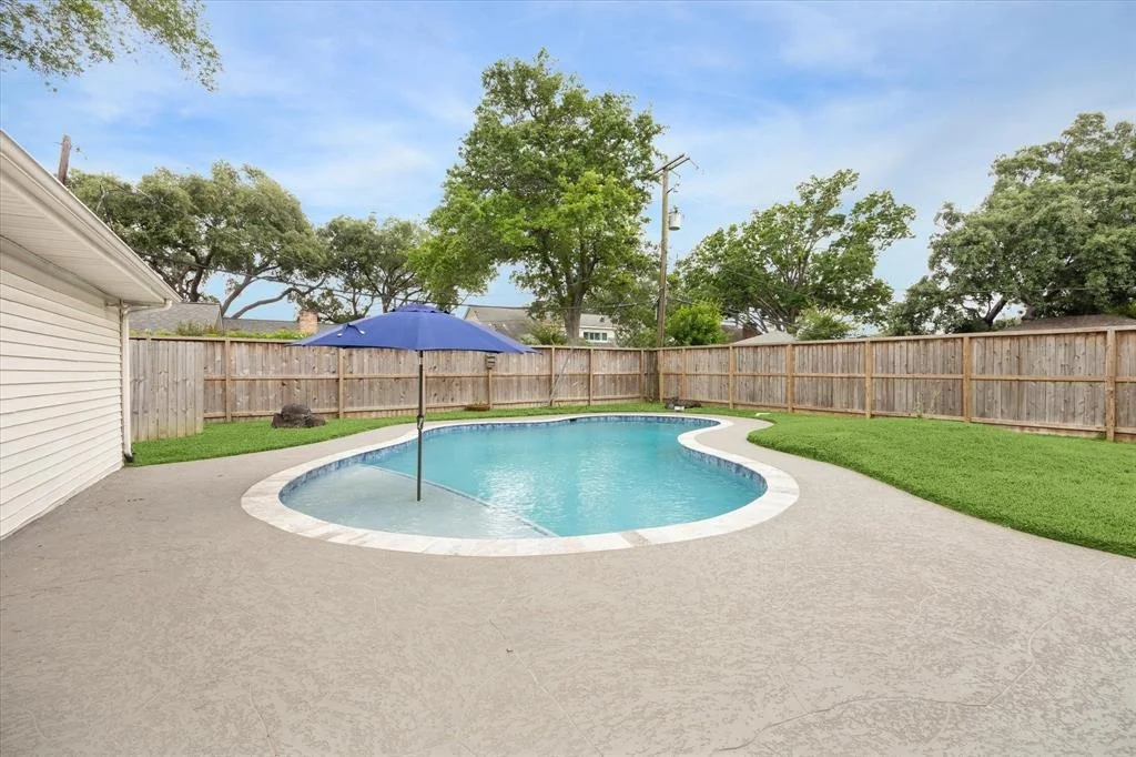 Photo of 7603 Meadowvale Drive