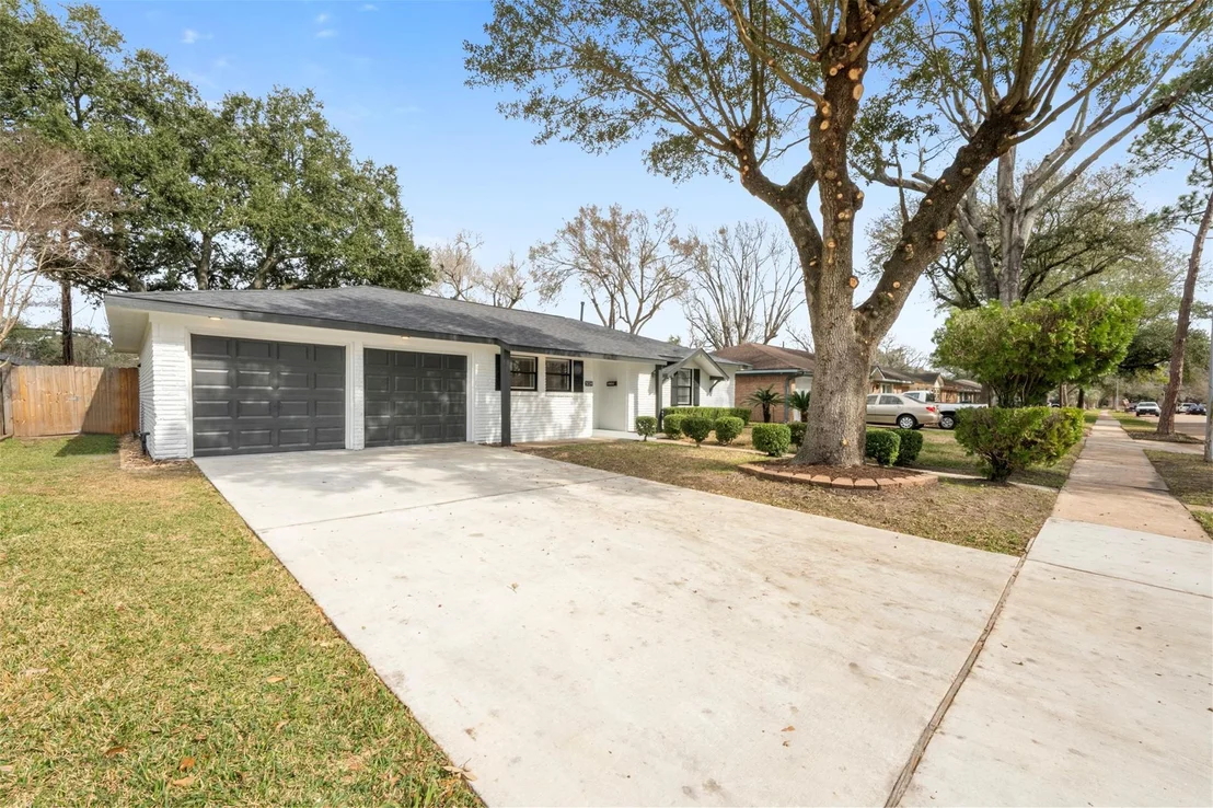 Photo of 5734 Farwell Drive