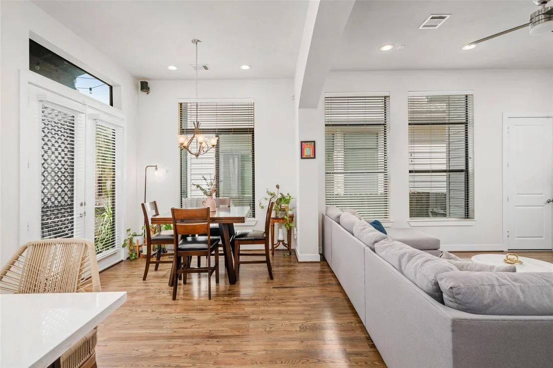 Photo of Unit E at 2609 Riverside Drive