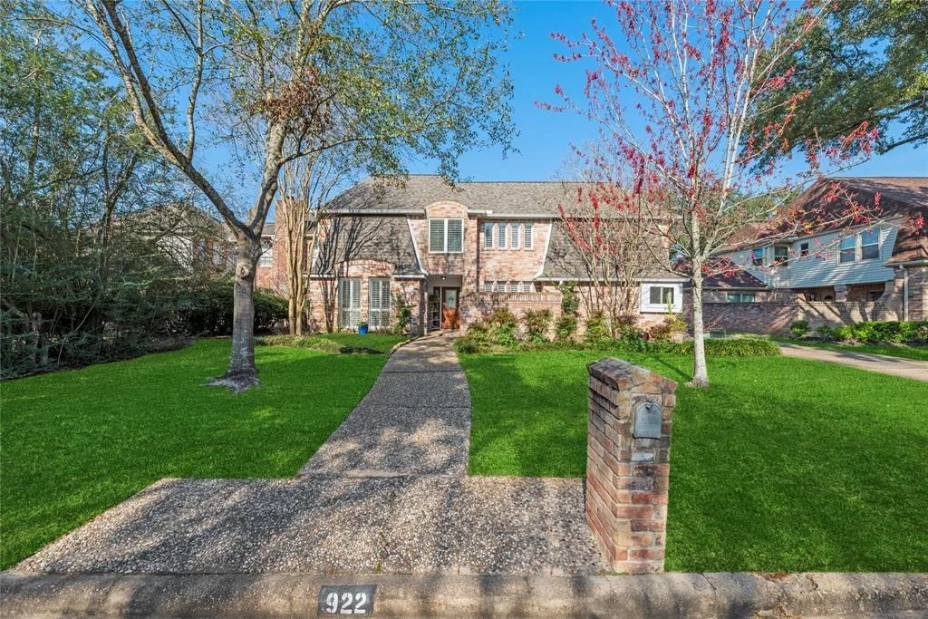 Photo of 922 Montview Drive