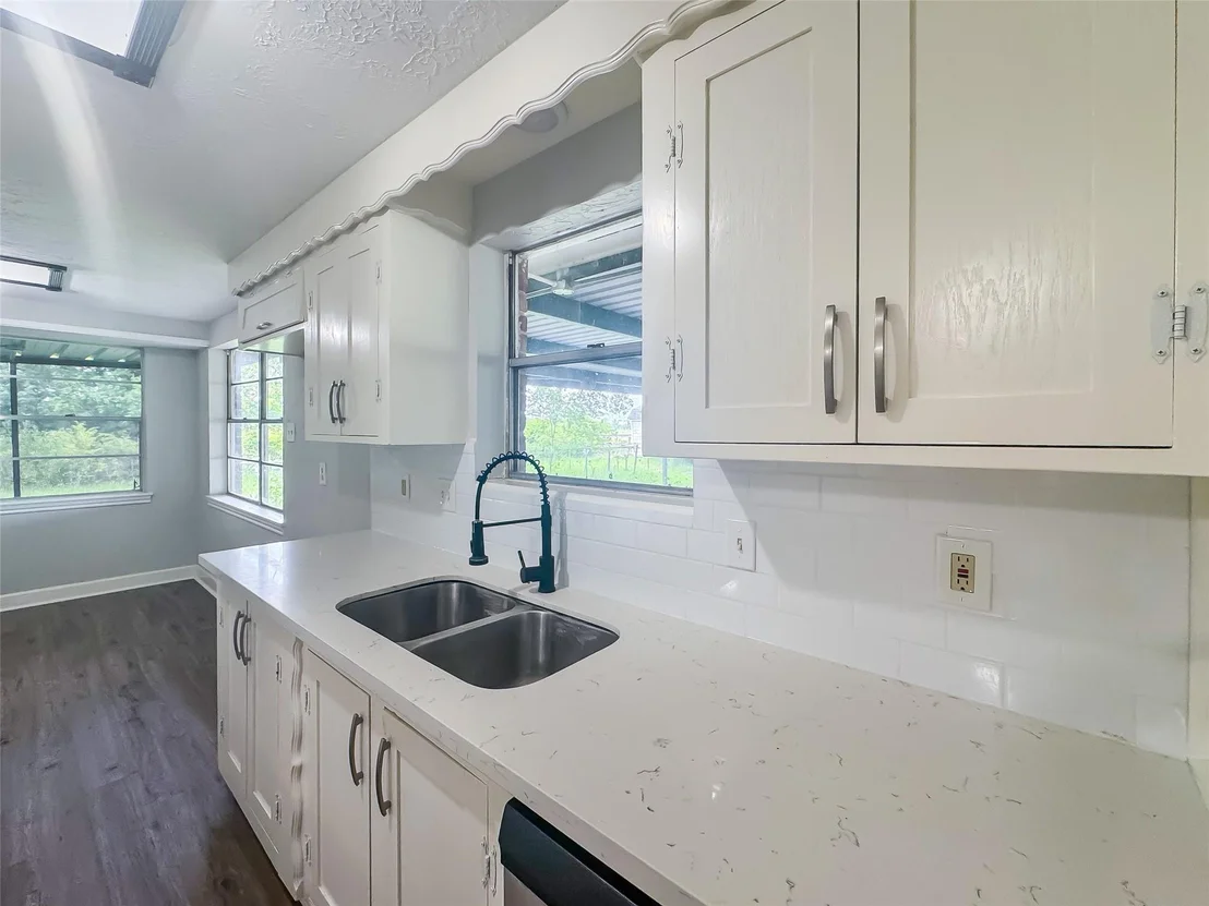 Photo of 912 Robinson Road