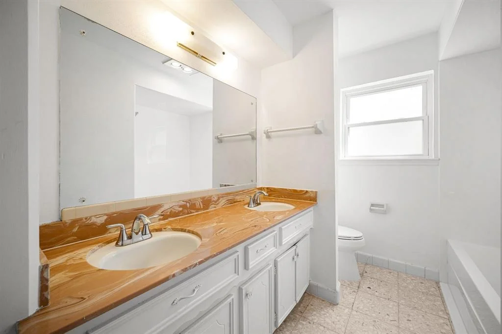 Photo of 907 Kingsbridge Road