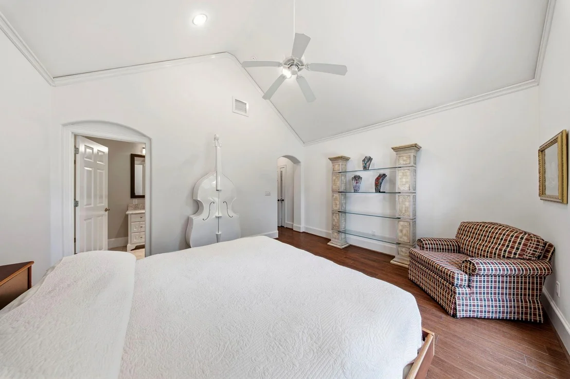 Photo of 728 Crestbend Drive