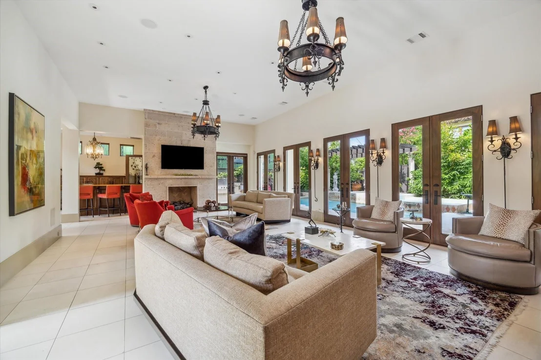 Photo of 322 Crestwood Drive