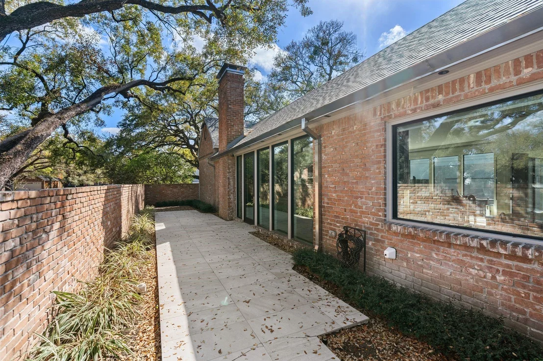 Photo of 2130 Stanmore