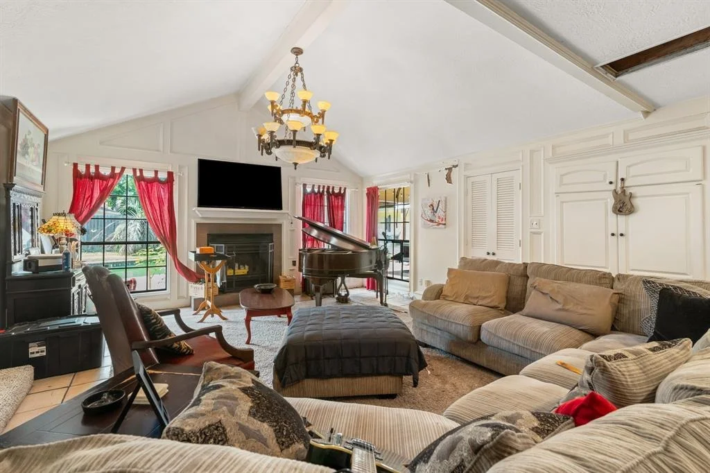 Photo of 323 Laura Lane
