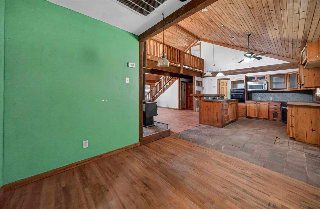 Photo of 18737 Saddleback Lane