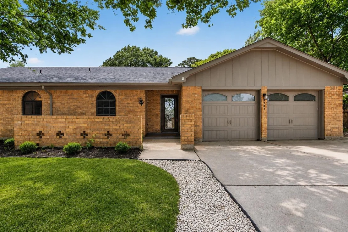 Photo of 4323 Pine Shadows Street