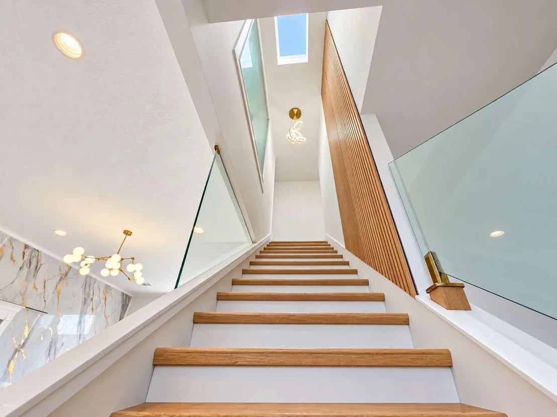 Photo of 5118 Burt Street
