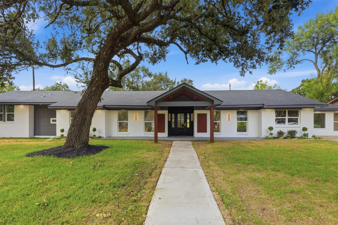 Photo of 4829 Willowbend Boulevard