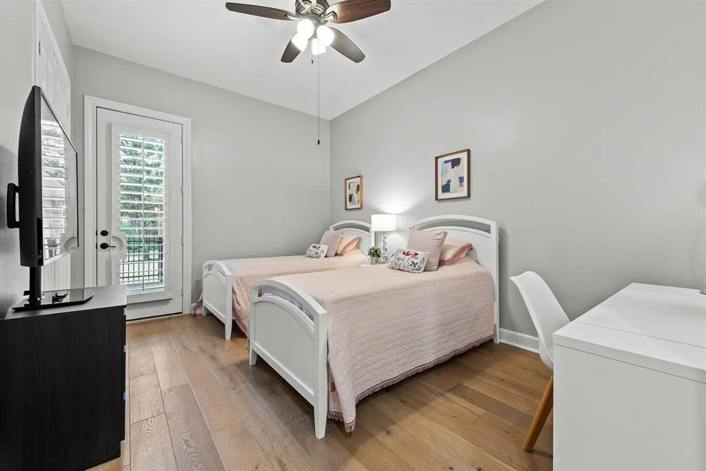 Photo of 99 Player Oaks Place