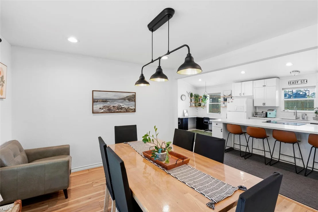 Photo of 102 Enchanted Oaks Court