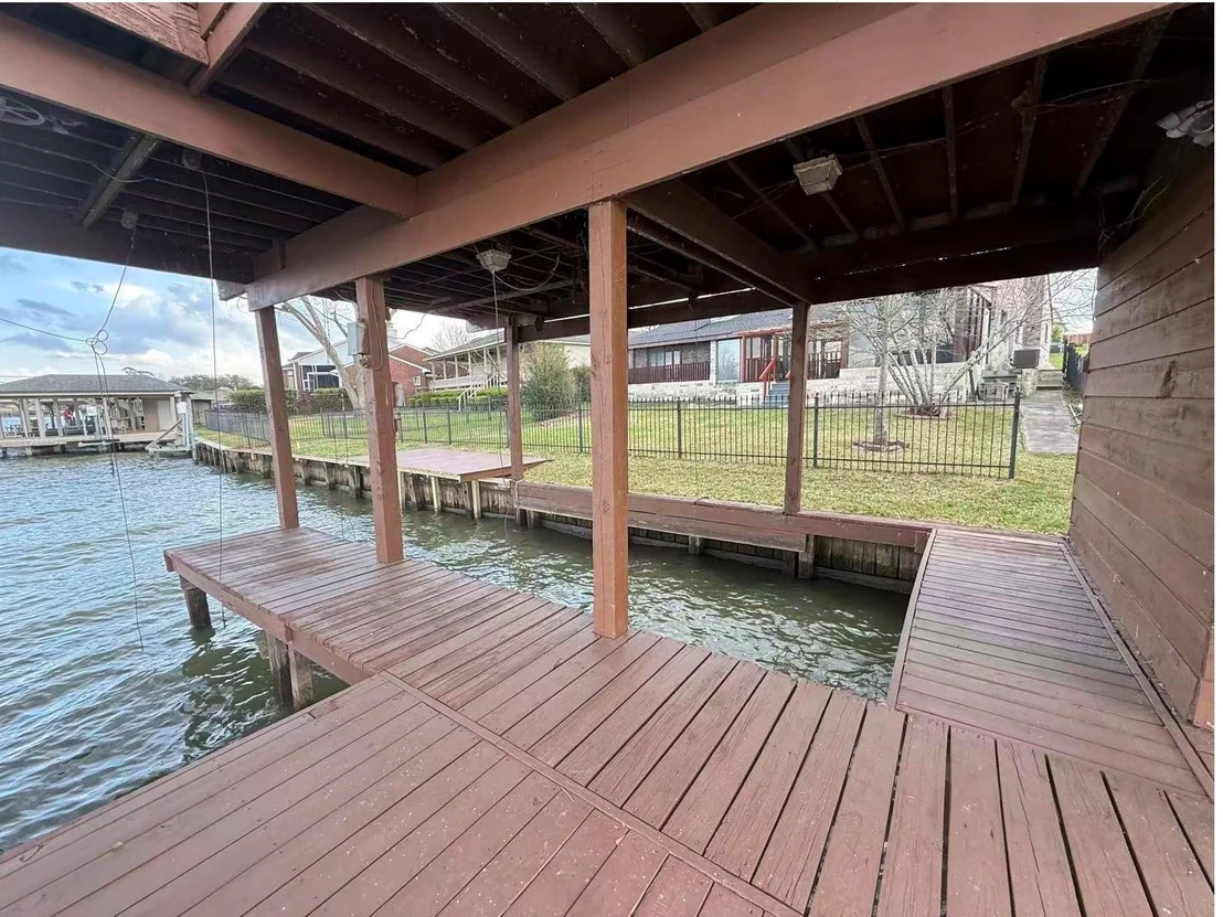 Photo of 1046 Lake View Drive