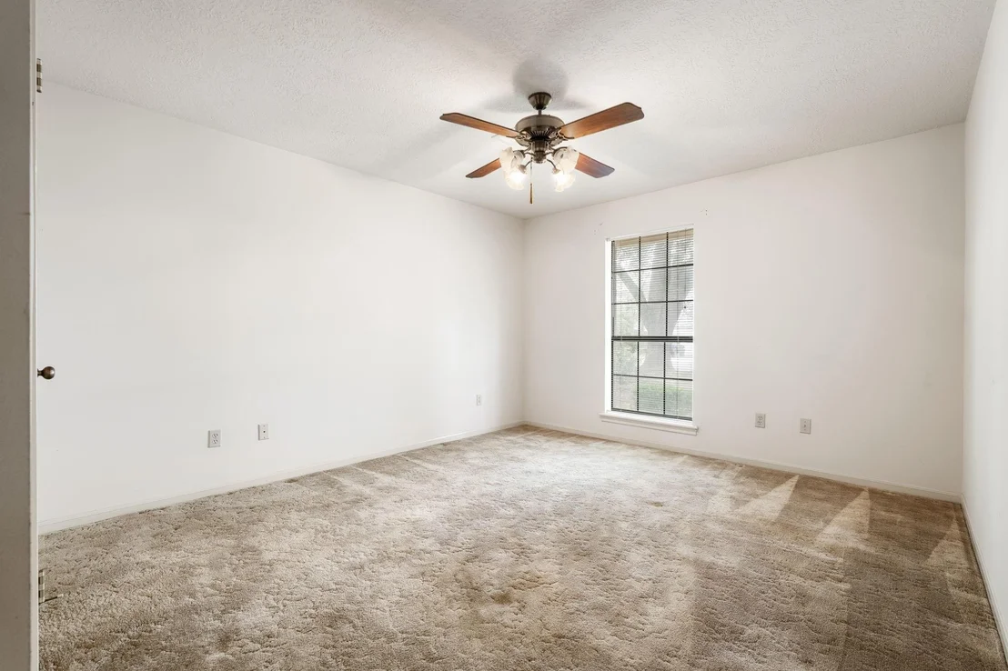 Photo of 105 Greenbriar Drive