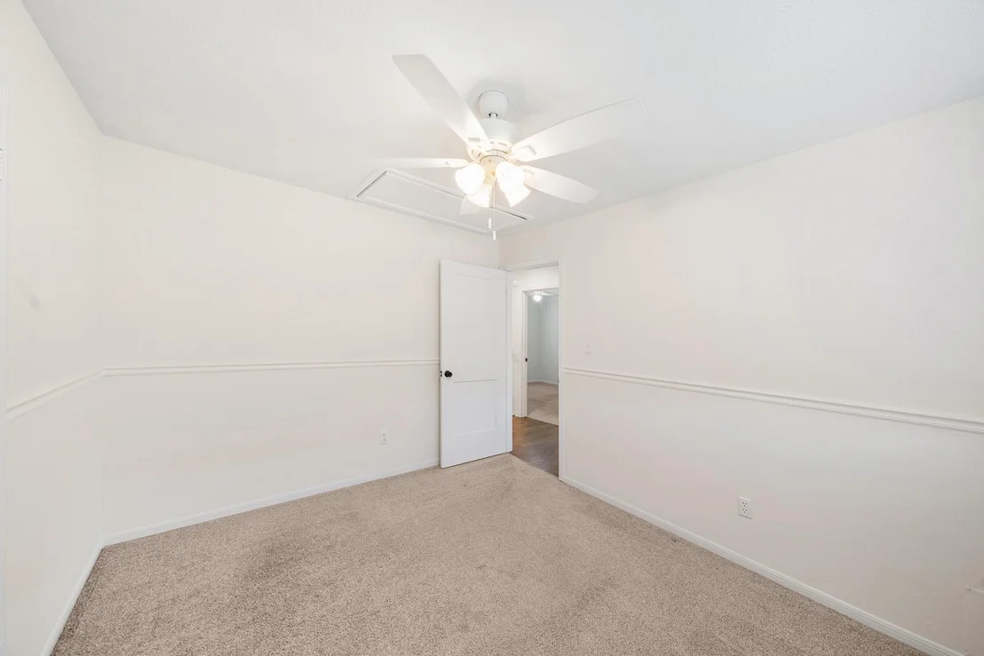 Photo of 19727 Glenfinch Lane