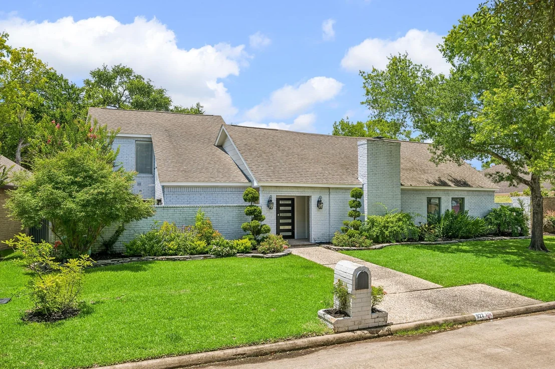Photo of 922 Crossroads Drive