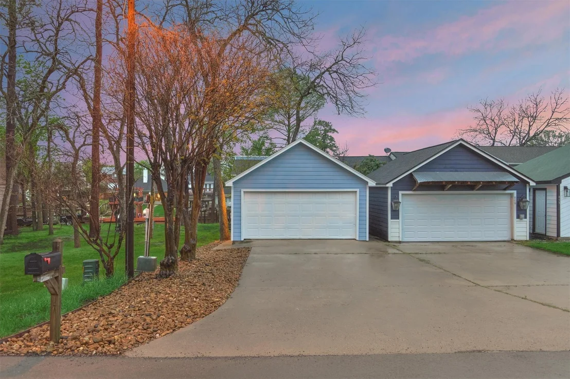 Photo of 807 Paradise Lane