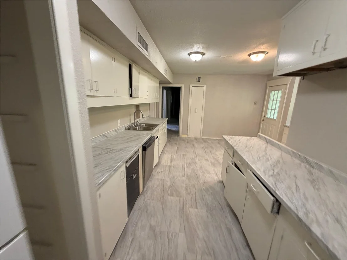 Photo of 3755 Long Avenue