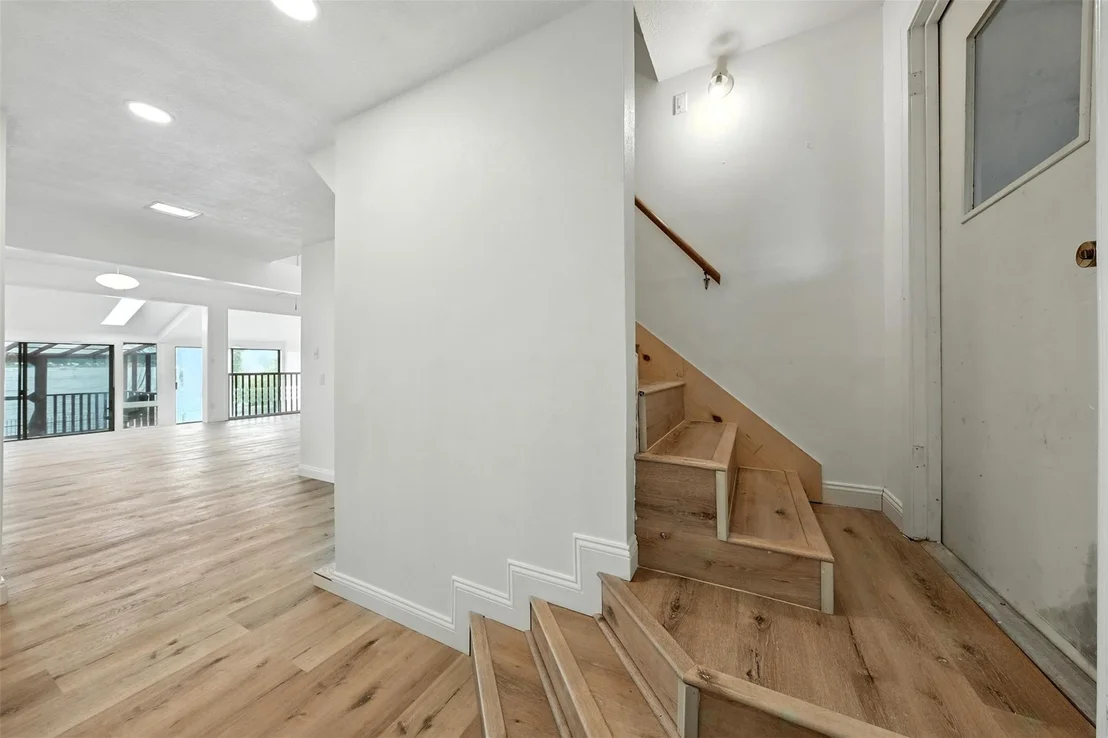 Photo of 1046 Lake View Drive