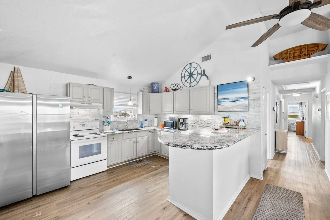 Photo of 125 Bay Avenue