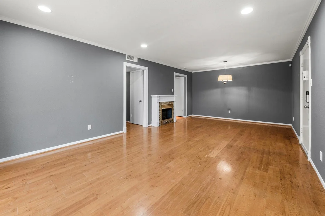Photo of Unit 18 at 7575 Katy Freeway