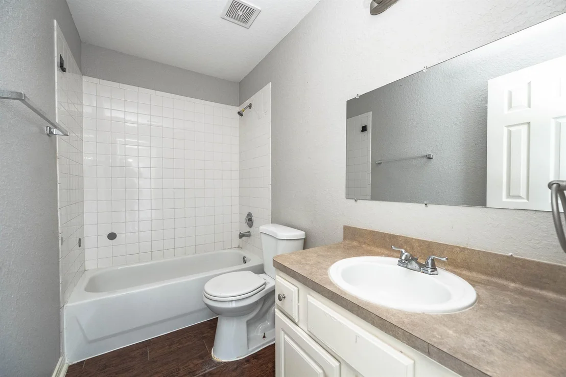 Photo of 220 Kellyn Court