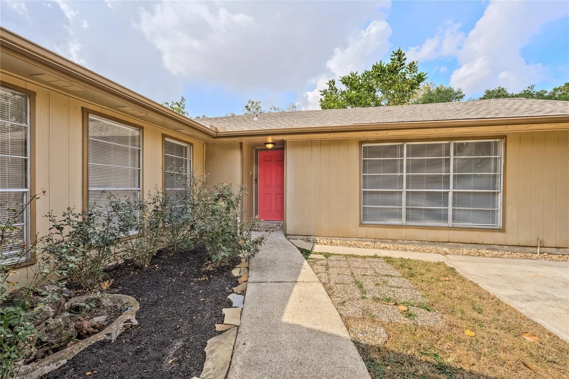 Photo of 11331 Rousseau Drive