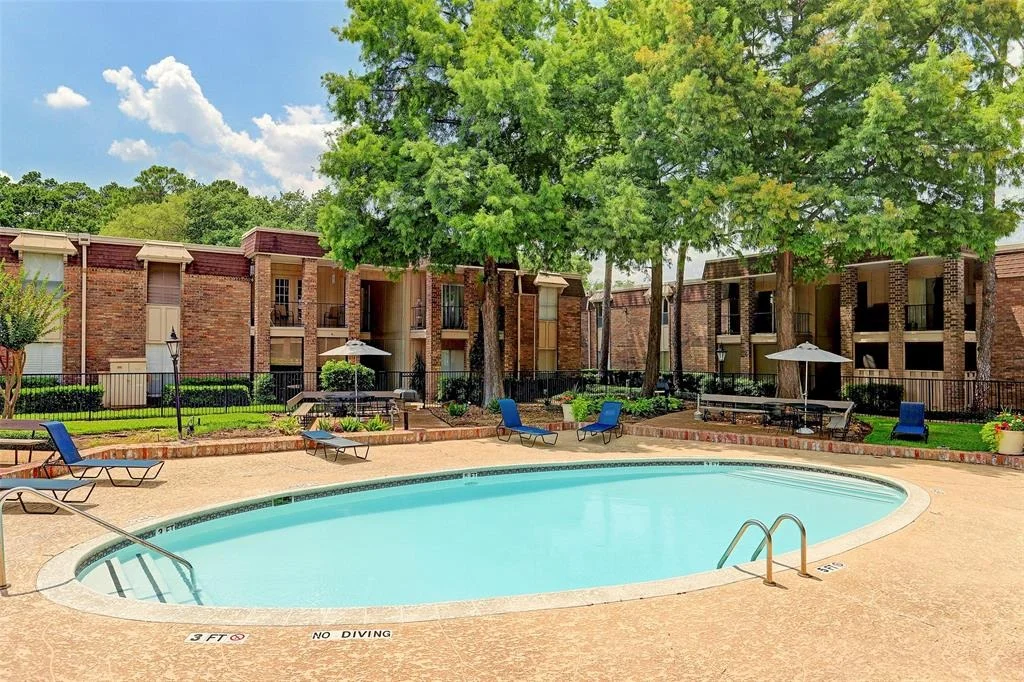 Photo of Unit 17 at 7575 Katy Freeway