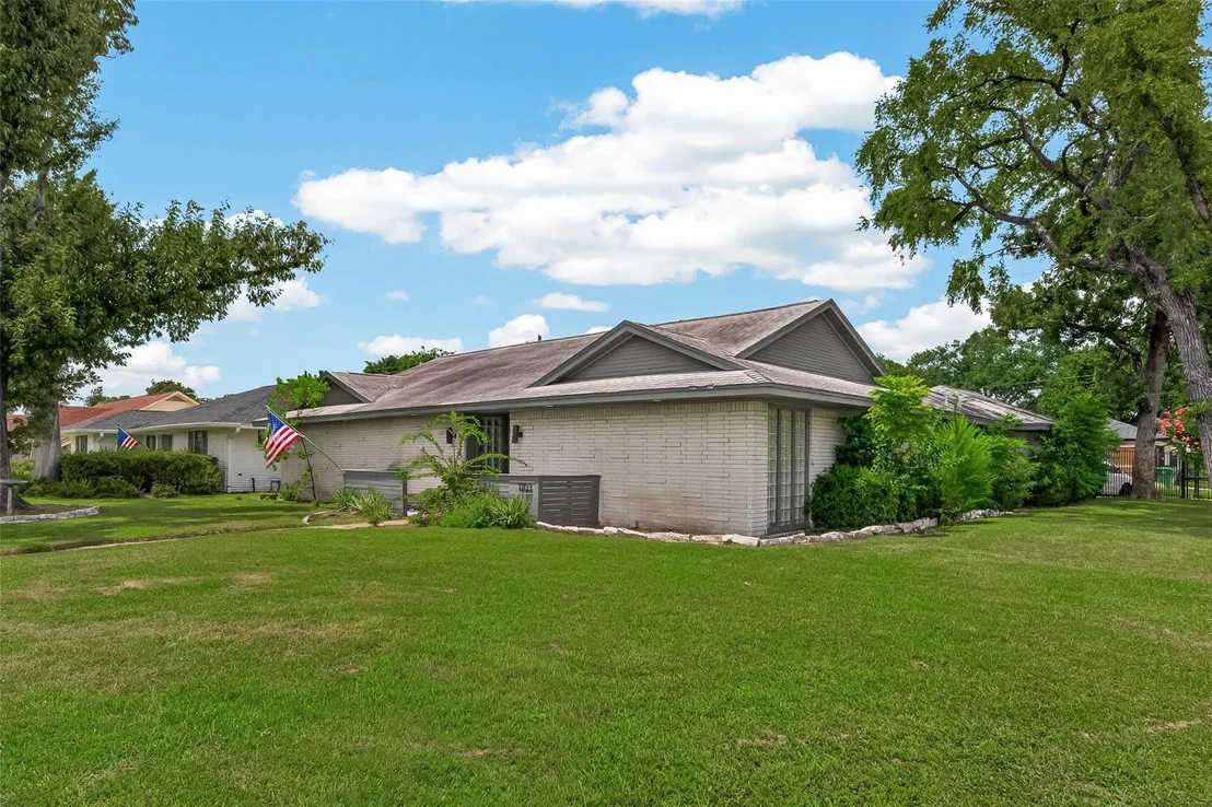 Photo of 1703 Droxford Drive
