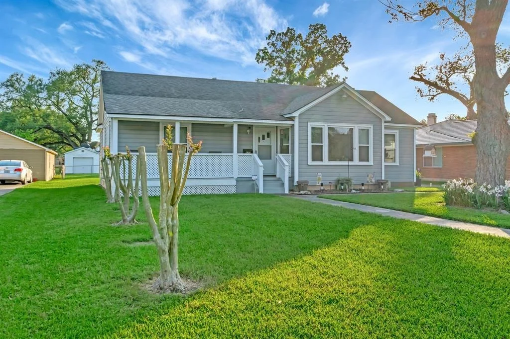 Photo of 820 Meadow Lane